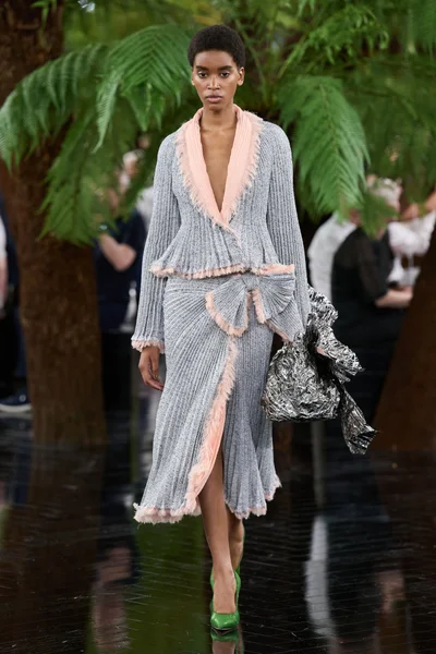 Look 13
